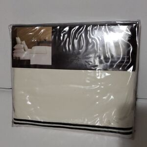 Hudson Park Elegant Cream Bedding Full Flat Sheets